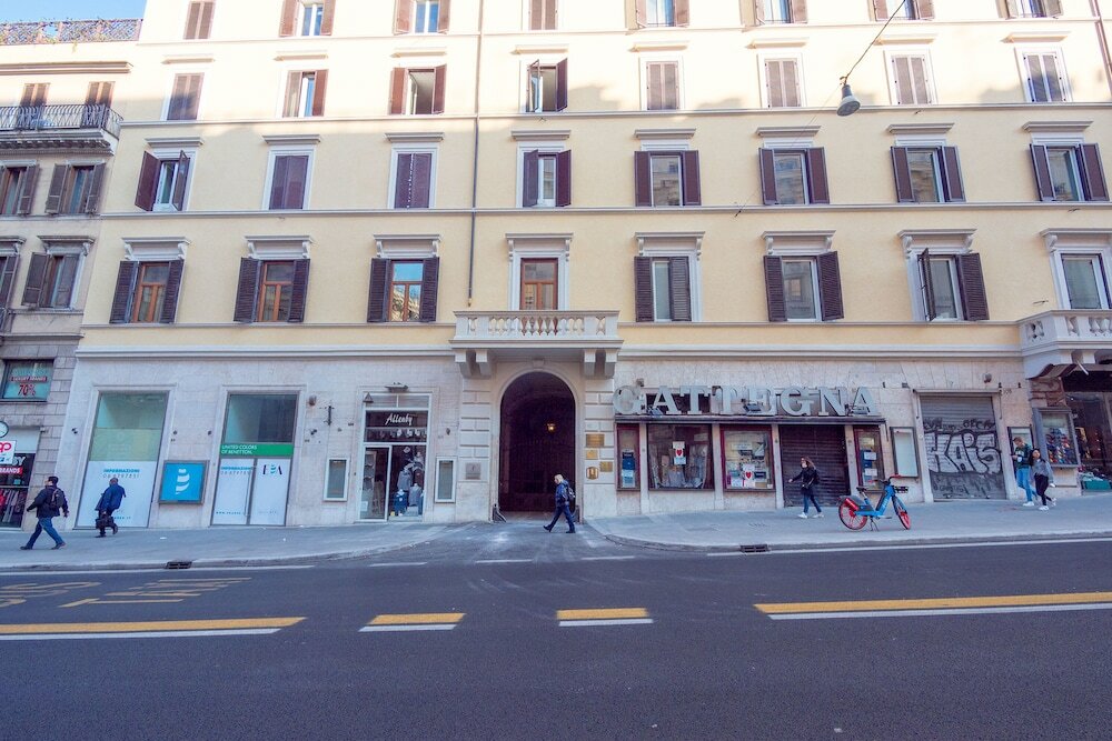 Фото отеля 1