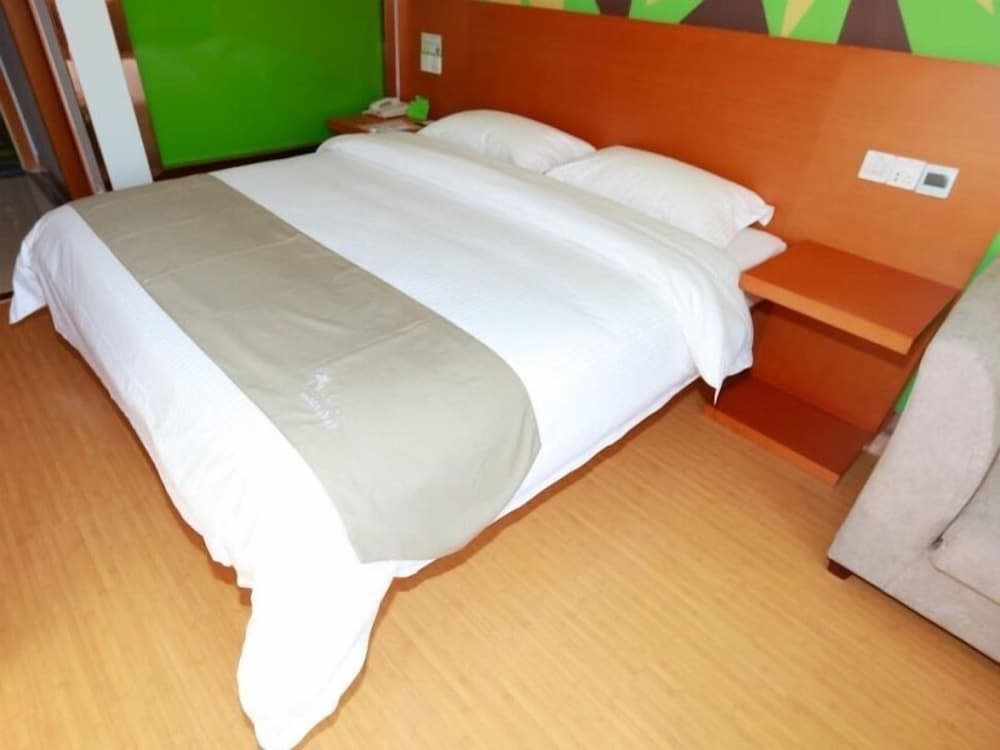 Фото Vatica Qingdao Licang Xiazhuang Hexie Plaza Hotel