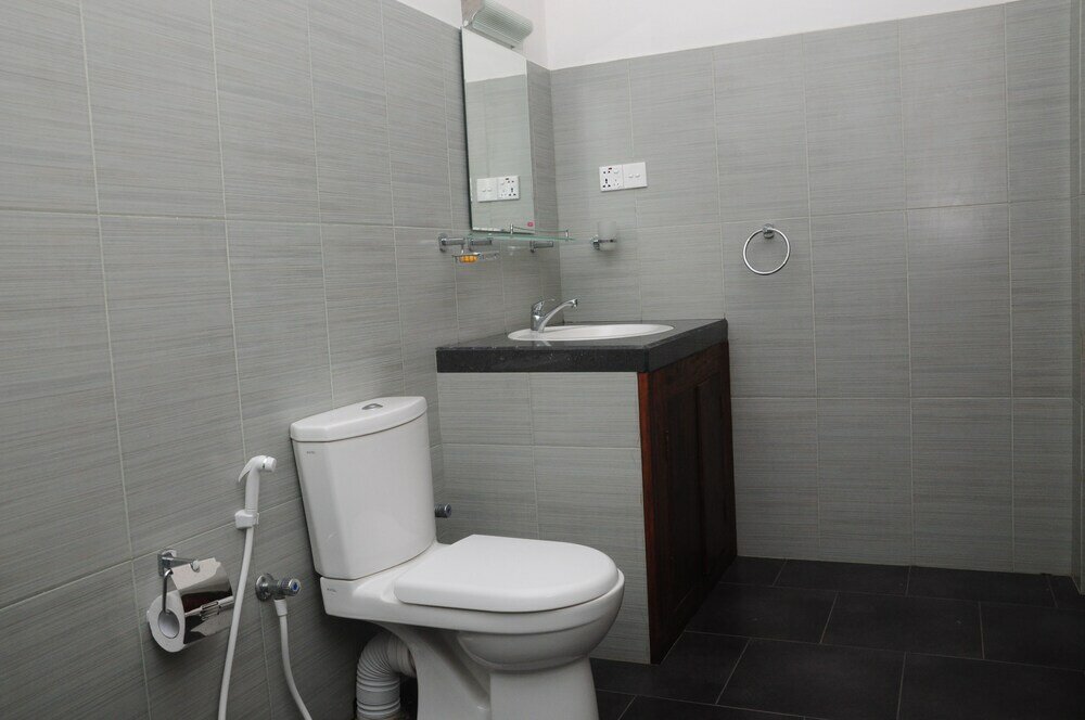 Фото Traveller's Home Hotel