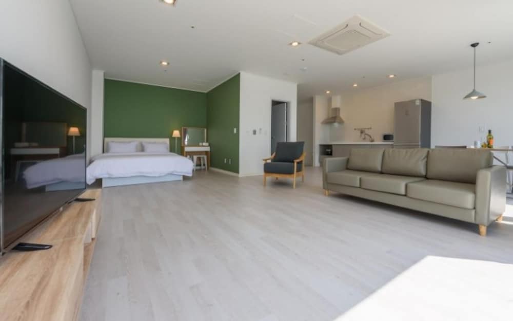 Фото Yeosu Grida Resort Pension