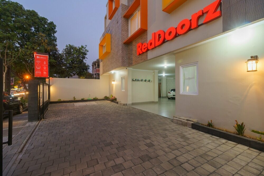 Hotel RedDoorz near Taman Makam Pahlawan Cikutra, Bandung, photo