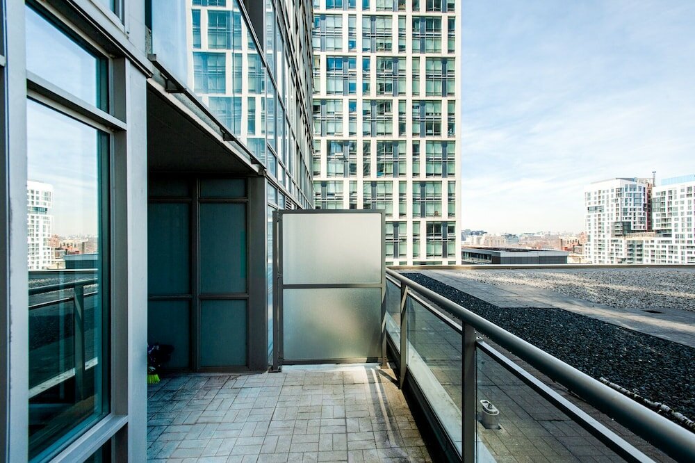 Фото SkyTree - Condos in Heart of Downtown