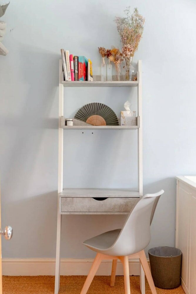 Фото Beautiful 2bd House With Garden - Stoke Newington