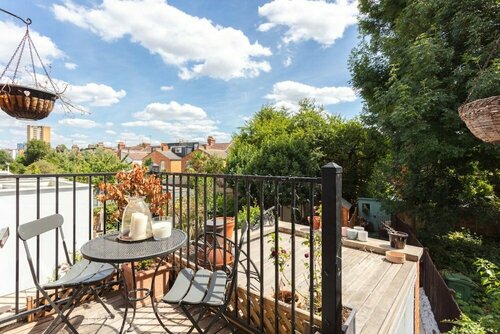 Гостиница Stunning 2 Bedroom Apartment in Maida Vale With a Garden в Лондоне