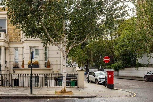 Гостиница The Kensington And Chelsea Classic - Glamorous 2bdr Flat в Лондоне