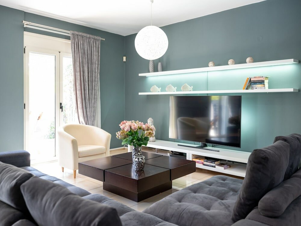 Фото Grey House by Checkin