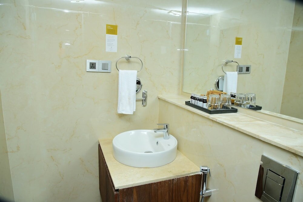 Фото Lazdana Hotel Bangalore