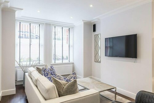 Гостиница Luxury Three Bedroom - Flat 132 Lower Ground Floor в Лондоне