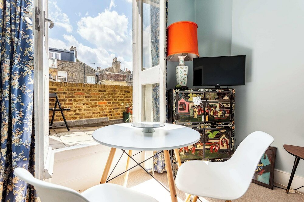Фото Cosy North Kensington Flat