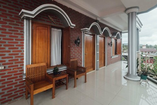 Гостиница Oyo 1300 Crecia Guest House в Амбоне