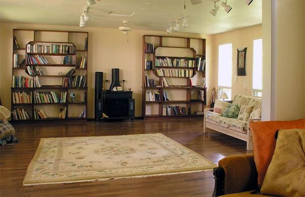 Фото Lava Tree Tropic Inn