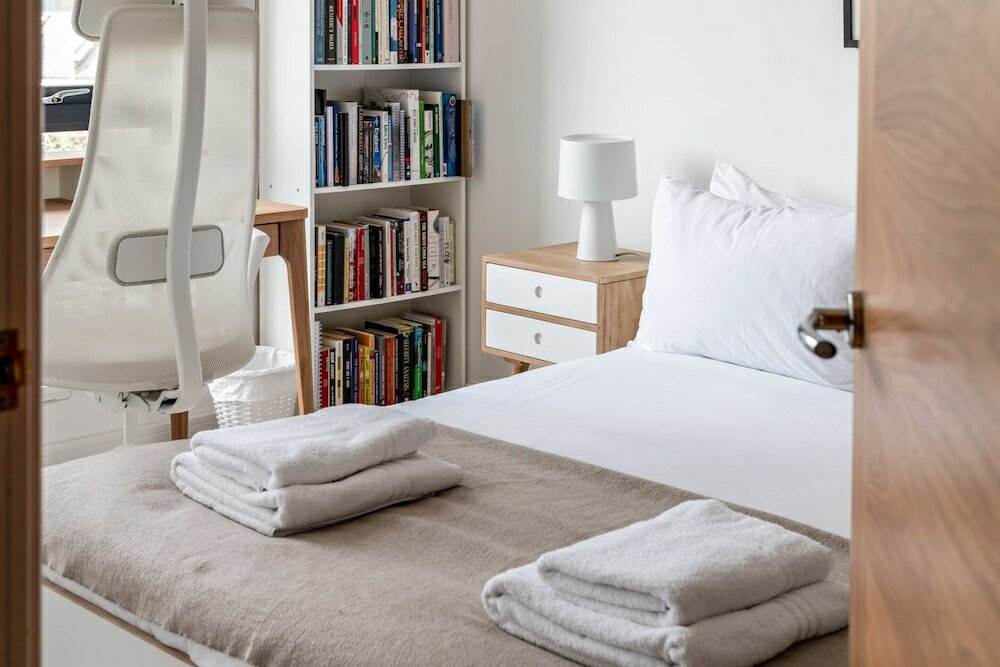 Фото Modern Brixton Jewel Apartment