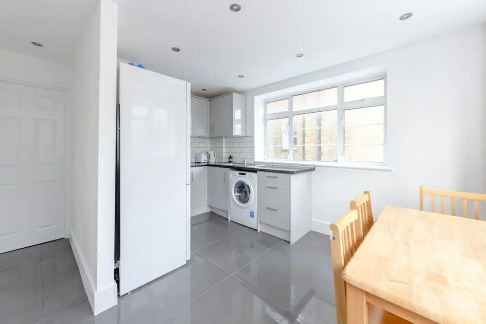 Фото Spacious and Central 4 Bedroom Flat - West Kensington