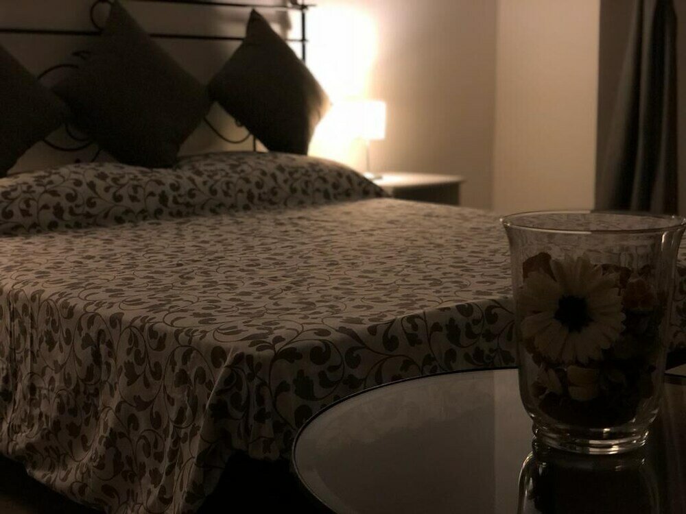 Фото White King Rooms