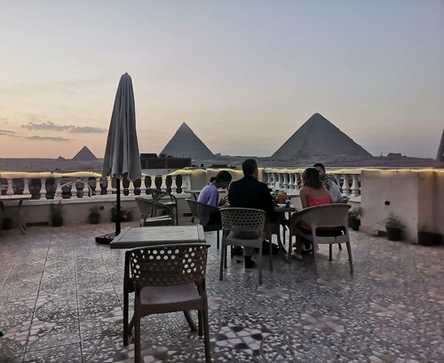 Pyramids stars view Inn