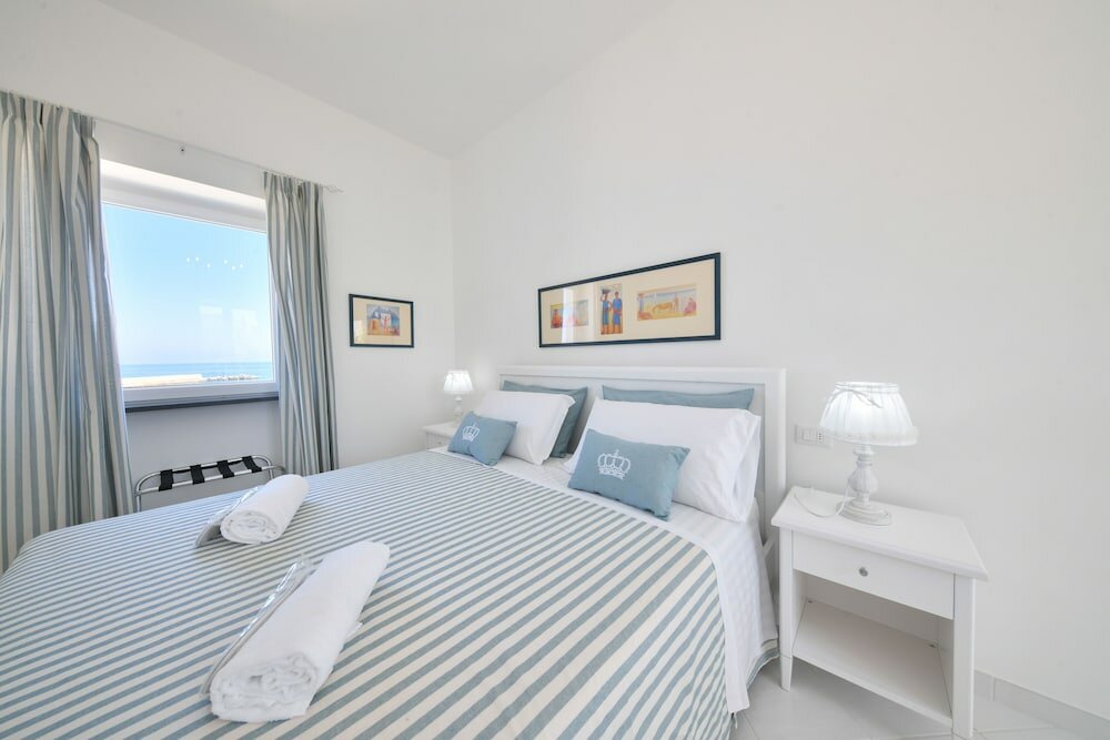 Фото King Suite - Luxury Rooms