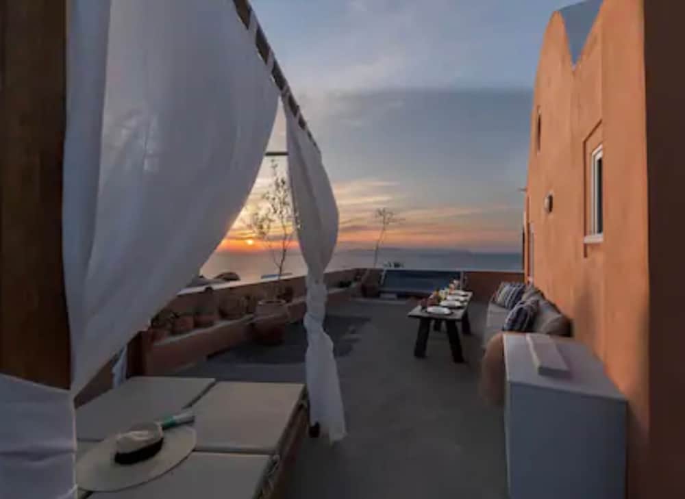 Фото Villa in Oía with views of the caldera