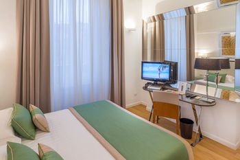 Фото Les Diamants Spanish Steps Suite