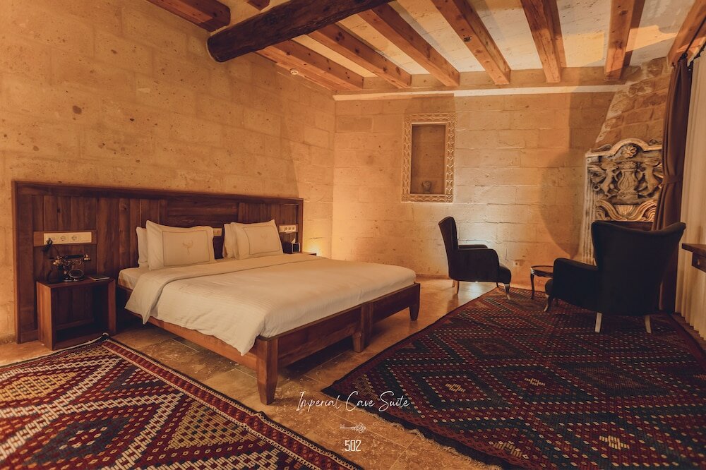 Фото Nino Cave Suites