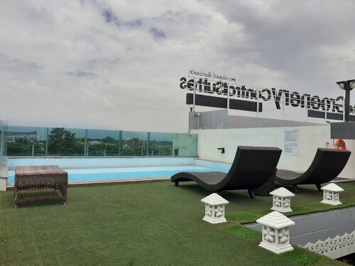 Гостиница The Greenery Central Suites