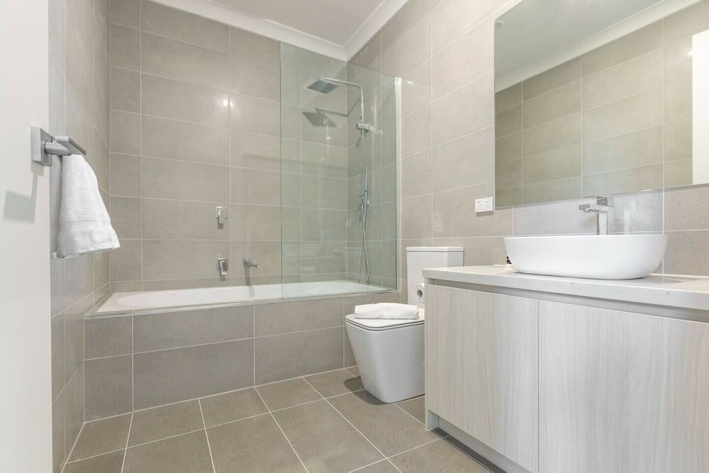 Фото WoW Factor! luxe 4br Townhouse@glen Waverley