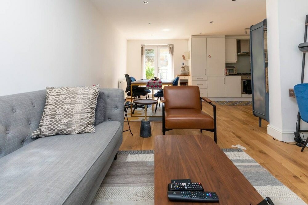 Фото Modern & Spacious 2bd Flat - Westbourne Park