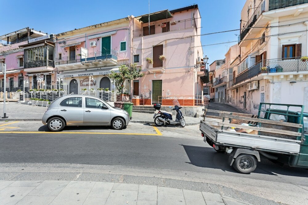 Фото Roomy And Bright Apartment With Balconies X6