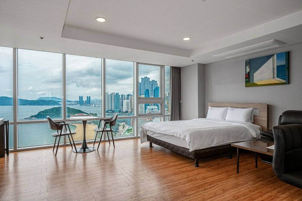 Фото Haeundae Seacloud Hotel Residence