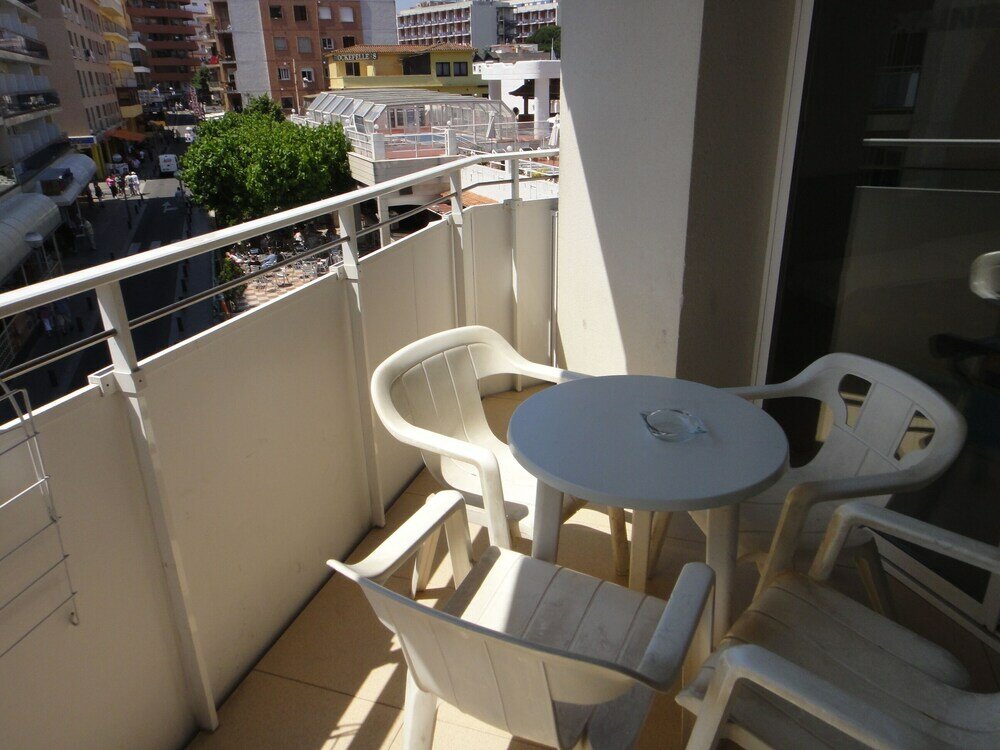 Фото Apartamentos Lloret Sun
