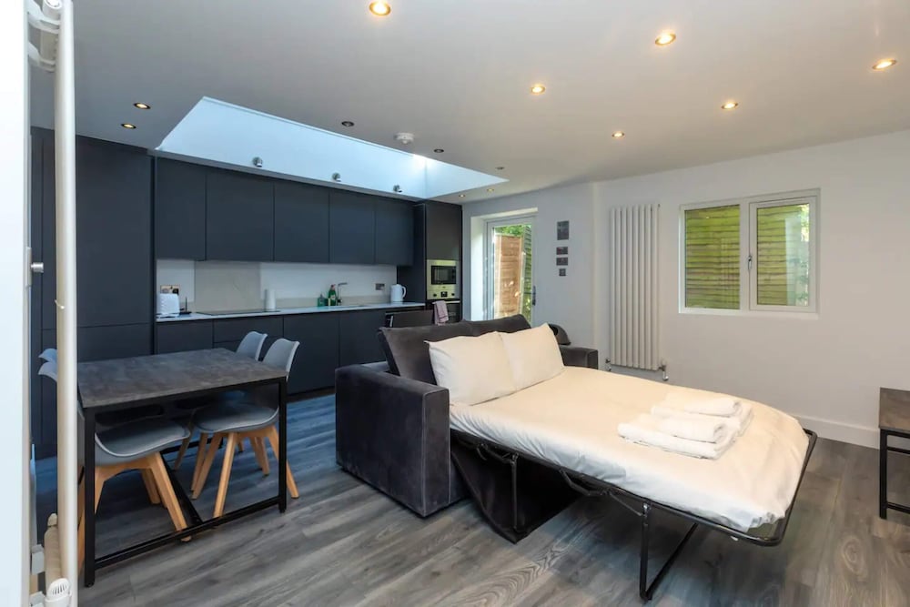 Фото Modern 2bd Flat With a Garden - West Hampstead