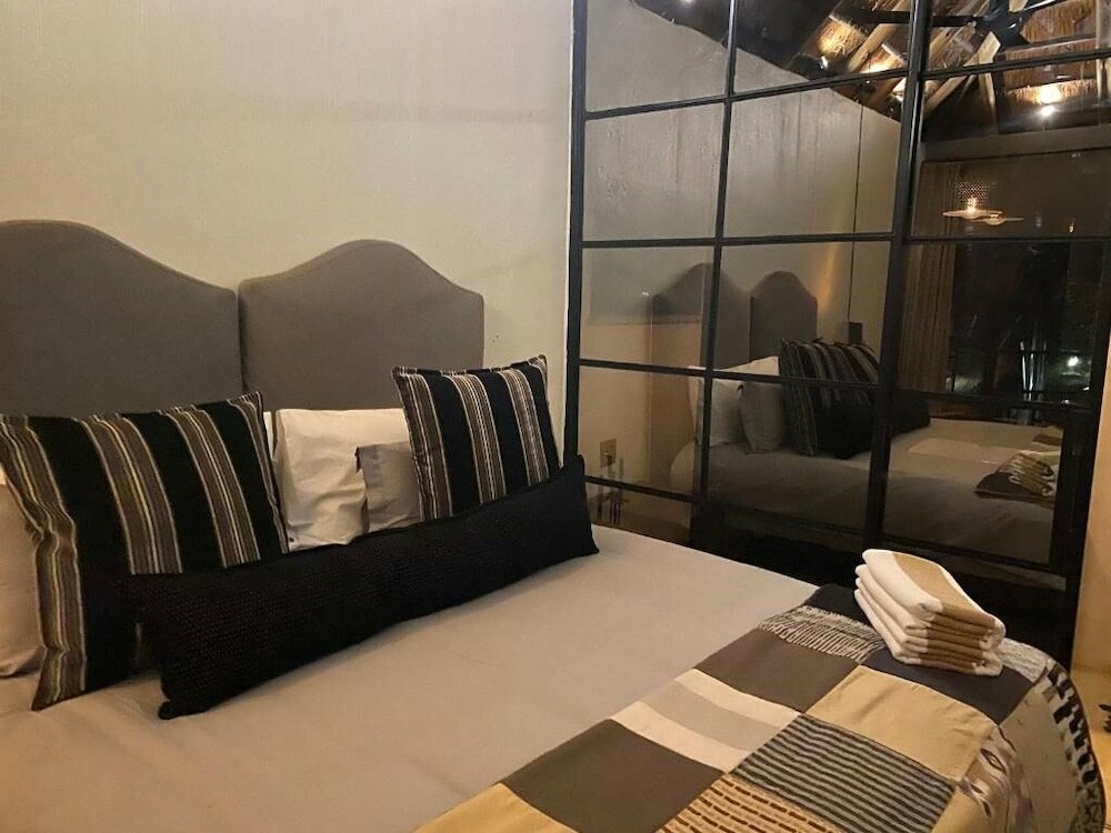 Фото Four20 Bespoke Hotel