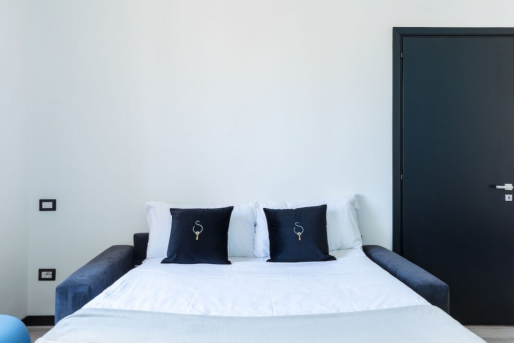 Фото A World Aparts - 32 Modena