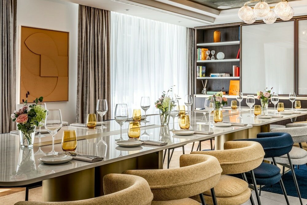 Фото Neues Schloss Privat Hotel Zurich, Autograph Collection