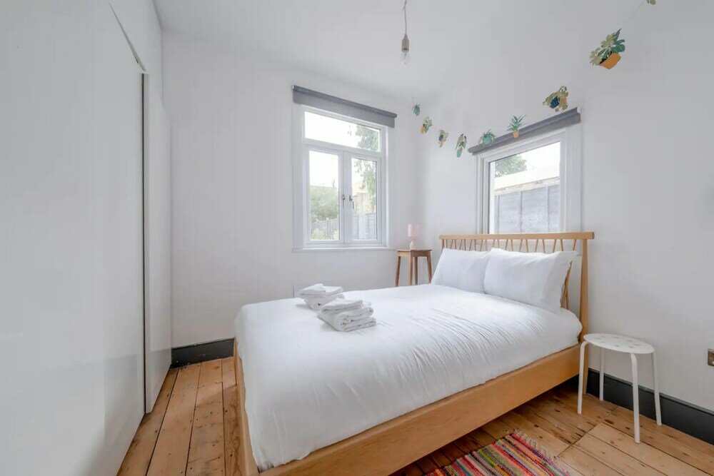 Фото Lovely 3 Bedroom Apartment in Clapton With Garden