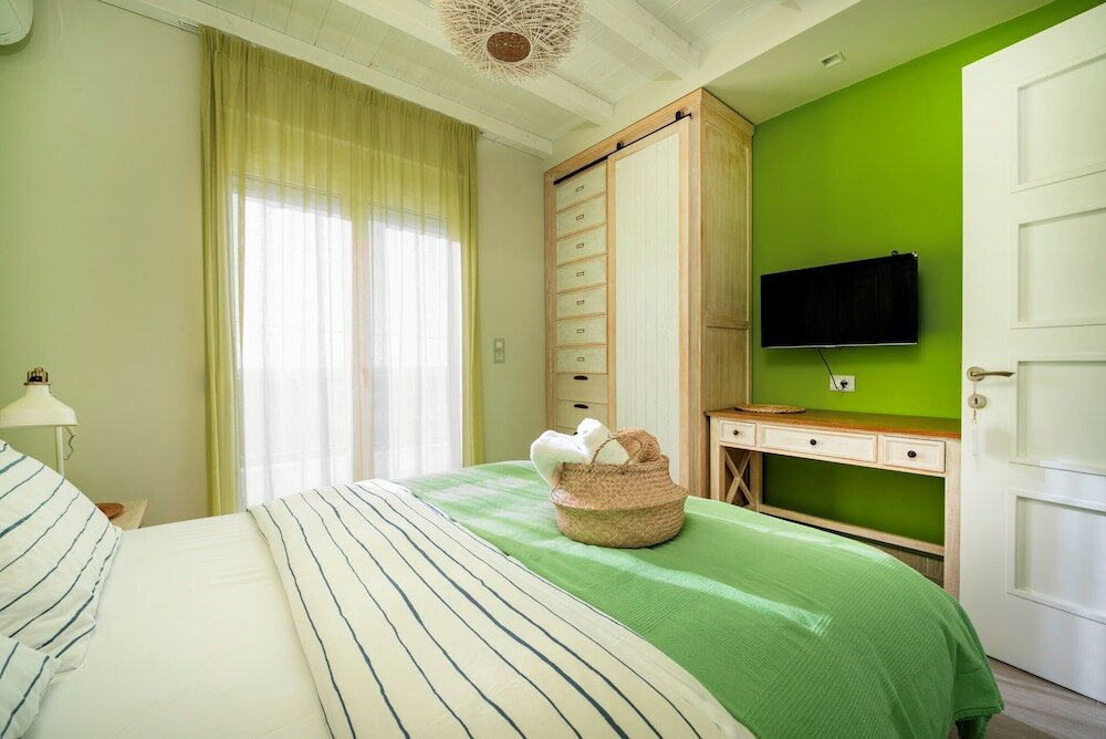 Фото Seabreeze Villa - with Jacuzzi & heated pool