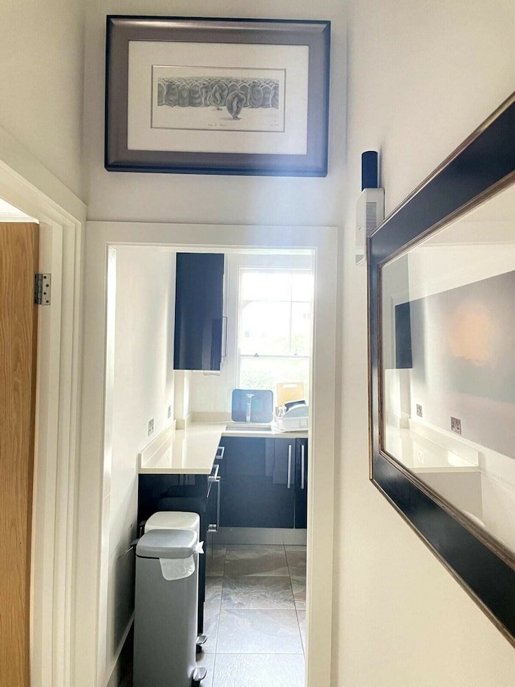 Фото Stylish & Peaceful 1 Bedroom Flat, Clapham!