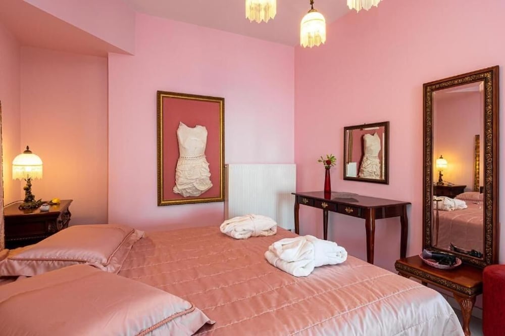 Фото Rafkos Hill Mansion