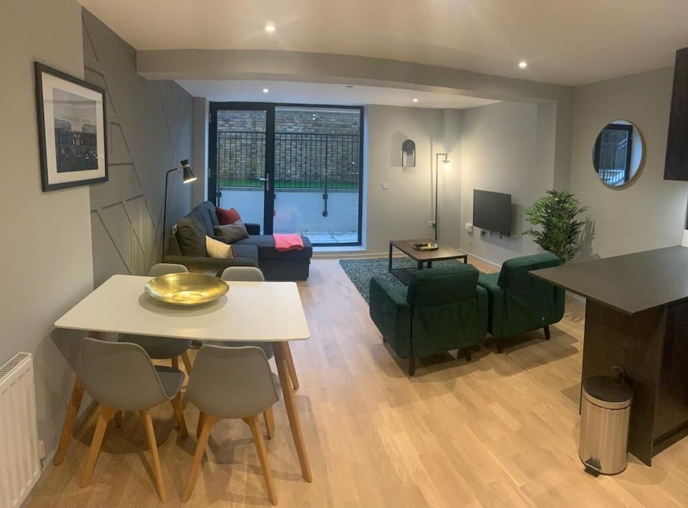 Фото Luxurious Apts in Hackney near Train Stn