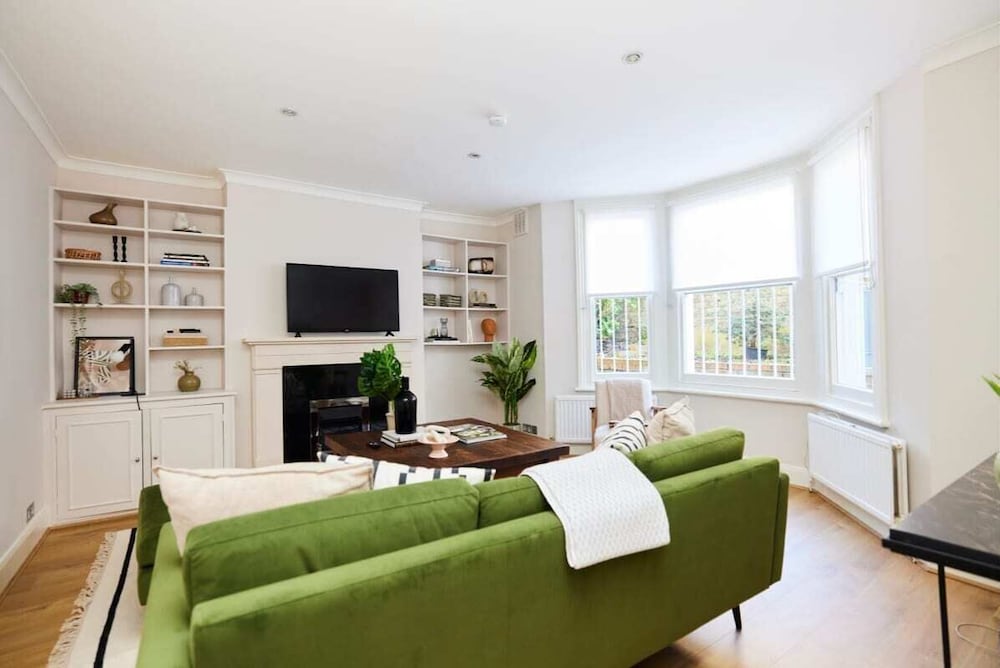 Фото The London Classic - Captivating 2bdr Flat With Garden