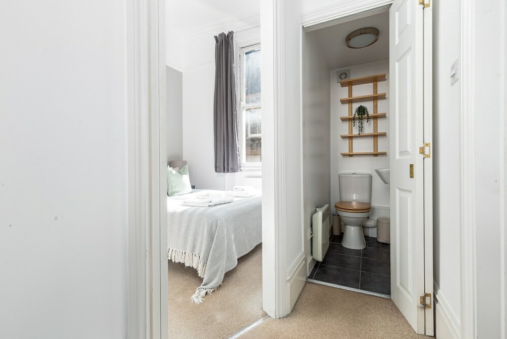 Фото The Kensington Apartments