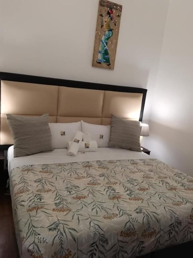 Фото 18 On Sherlock