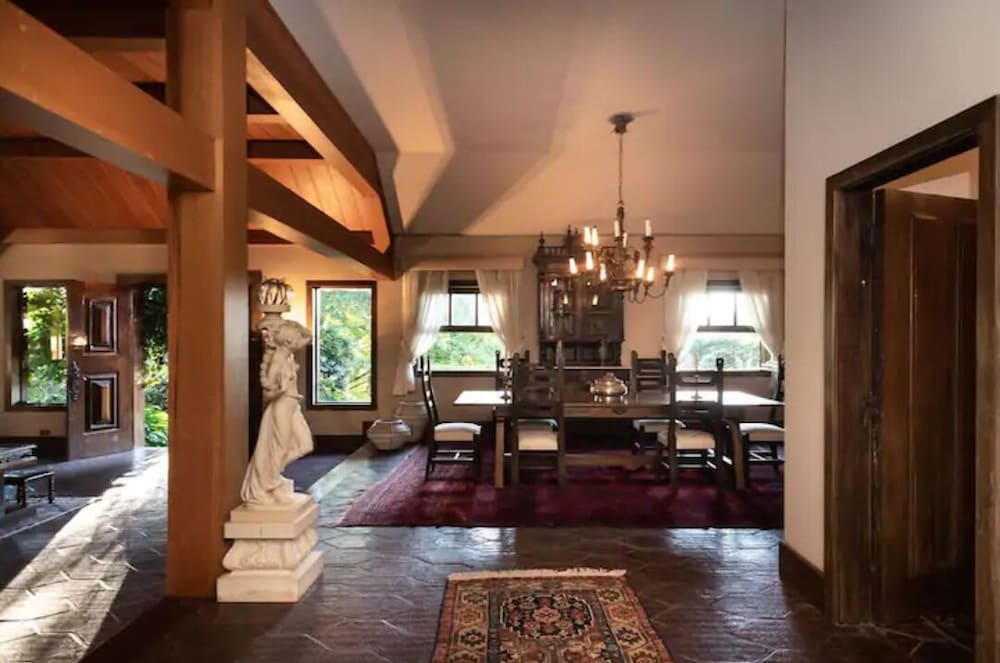 Фото Aconchegante Mansão em Campos do Jordão