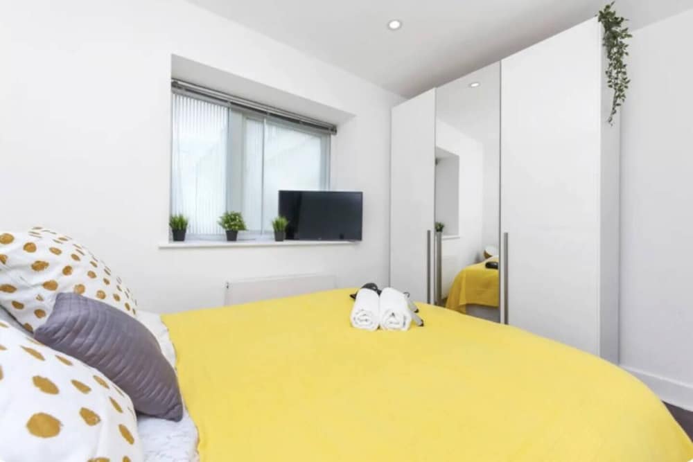 Фото Little Corner of Bliss in BustlingLondon