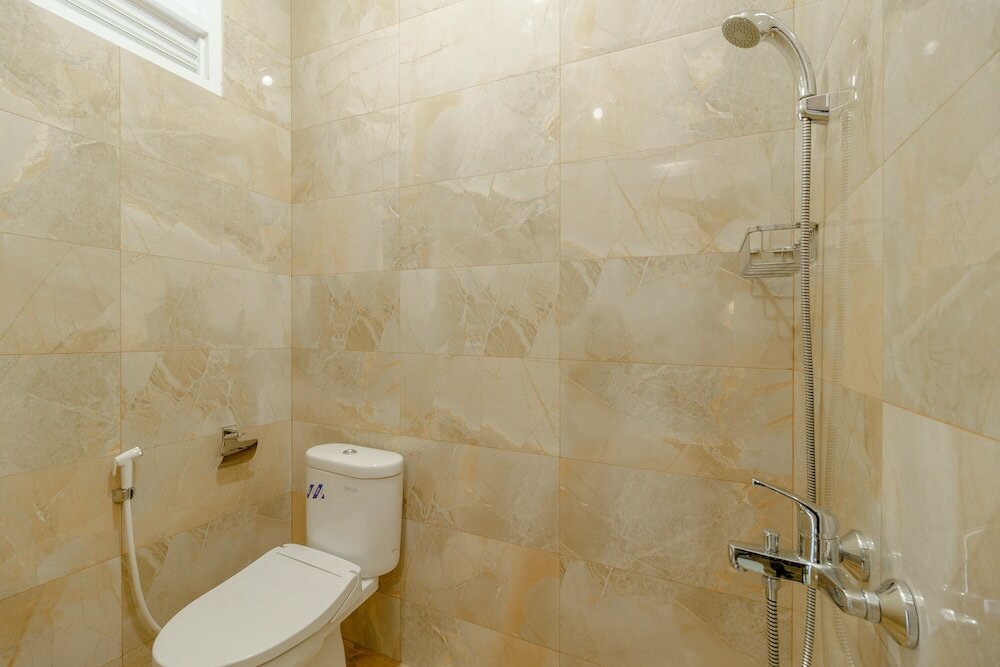 Фото RedDoorz near Taman Makam Pahlawan Cikutra