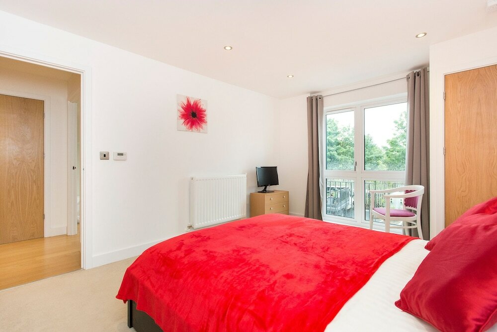 Фото Altido Lovely 1-bed Flat Near 02 Arena