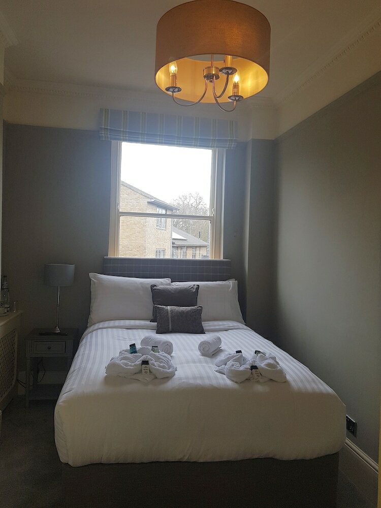 Фото The Crown Pub & Guesthouse