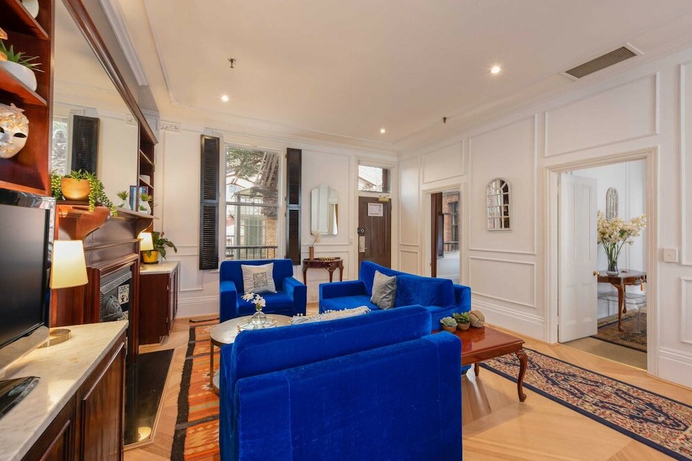 Фото Quiet 2 Bedroom Apartment in Heritage Building in the Cbd