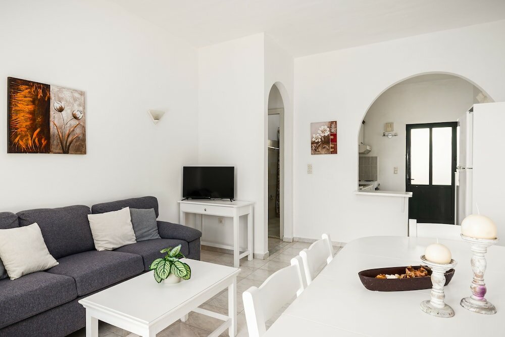 Фото Four-Bedroom Villa Eleni by Konnect, with Private Pool & Stunning Seaview