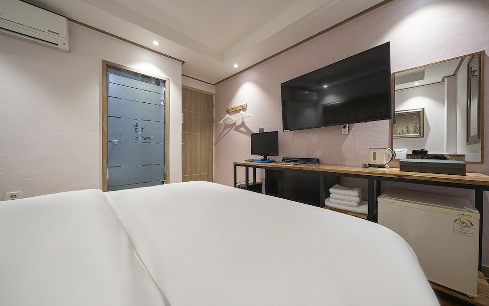 Фото Shinchon S Hotel