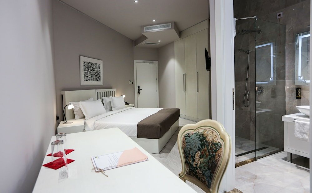 Фото Metro Hotel Tirana